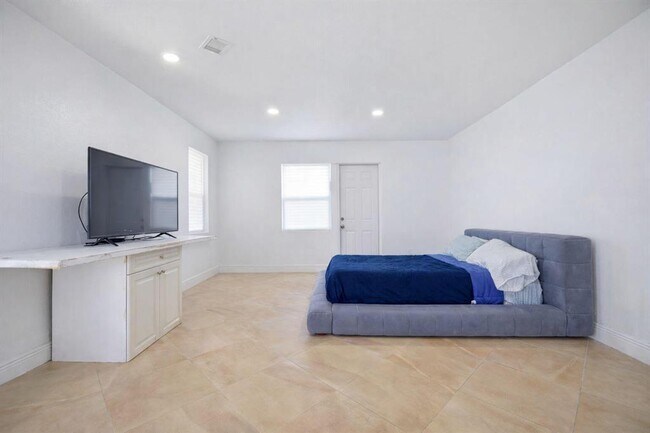 Foto del edificio - 1517 NE 53rd Ct
