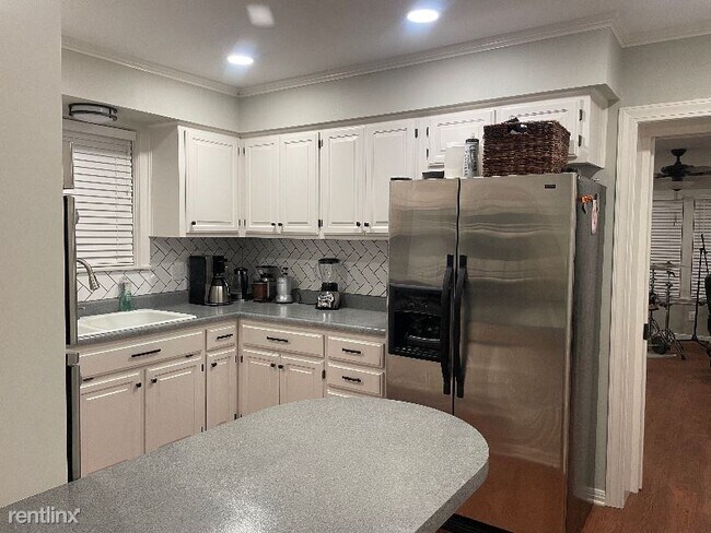 Building Photo - 4 br, 2 bath House - 711 Chicago Blvd