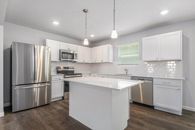 Building Photo - 110 Iris Ct