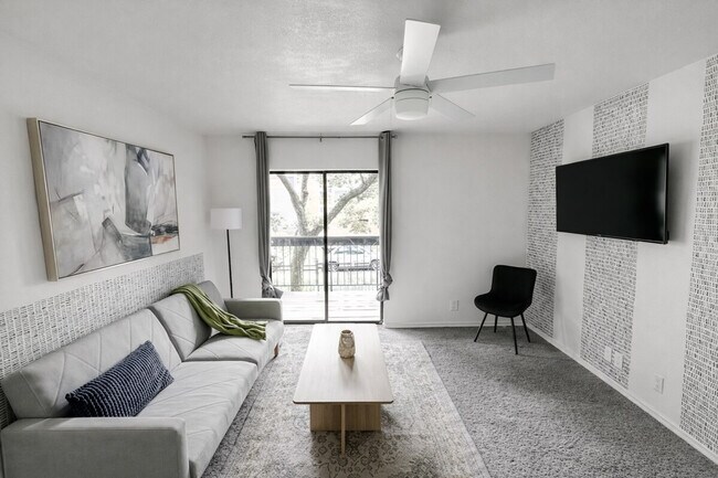 Foto del edificio - 1002 Clayton Ln