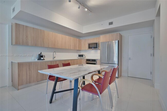 Foto del edificio - 2960-2960 NE 207th St