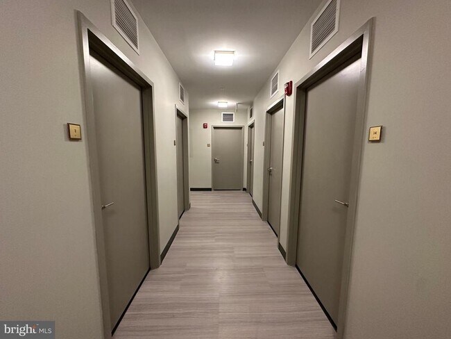 Foto del edificio - 635 Slaters Ln