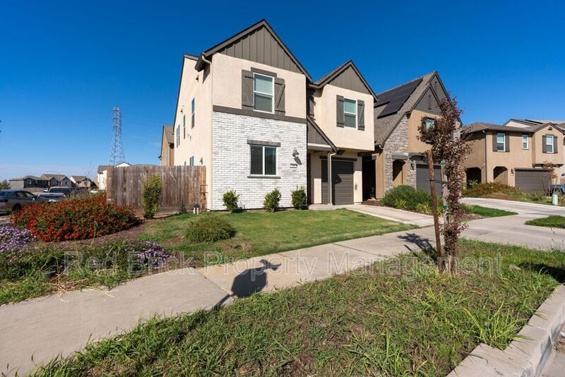 Photo - 393 Sullivan Dr