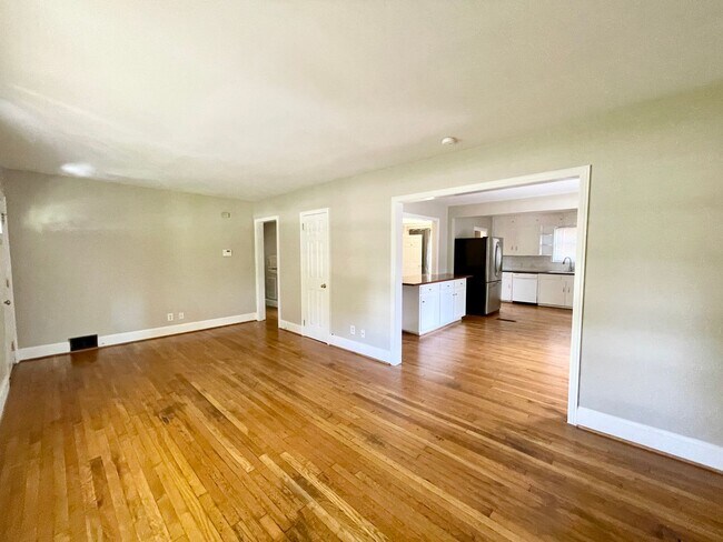 Building Photo - Rosewood