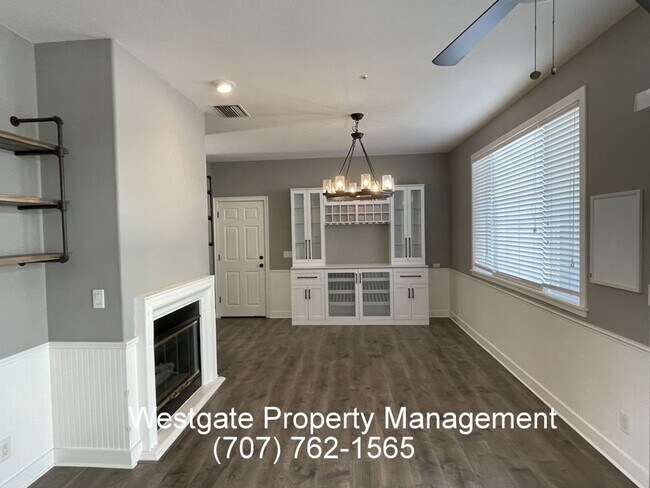 Building Photo - 1453 Woodside Cir