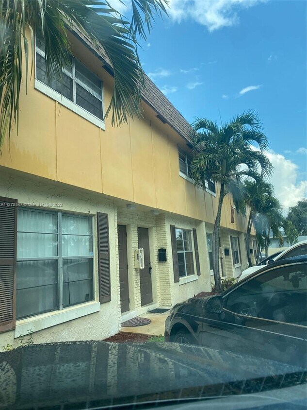 851 NW 46th Ave Unit 851, Plantation, FL 33317 Condo for Rent in