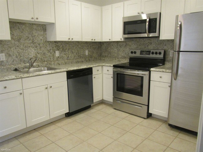 Building Photo - 4 br, 1 bath  - 2226 Christian St