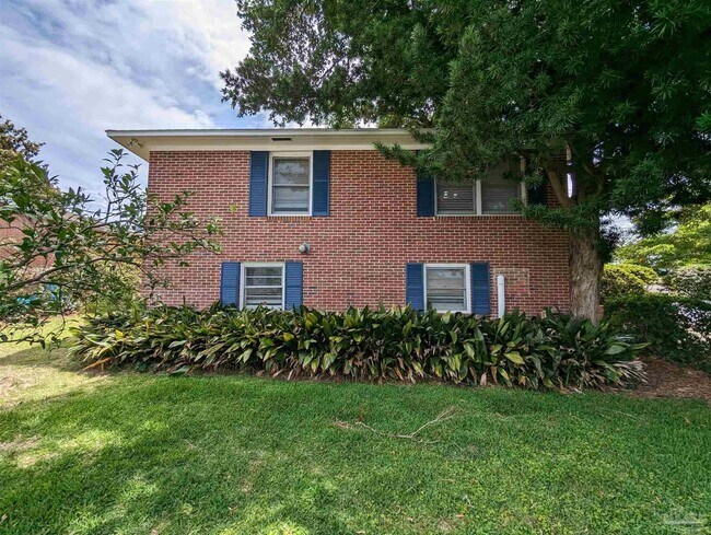 Building Photo - 2770 Magnolia Ave