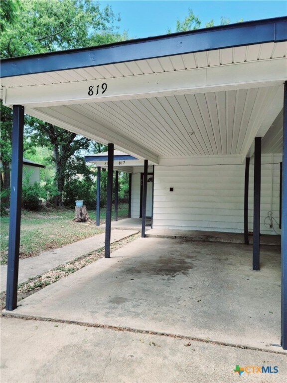 Building Photo - 819 Estelle Ave