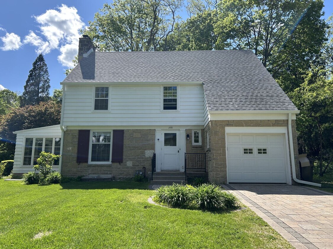 Primary Photo - 1110 Shorewood Blvd