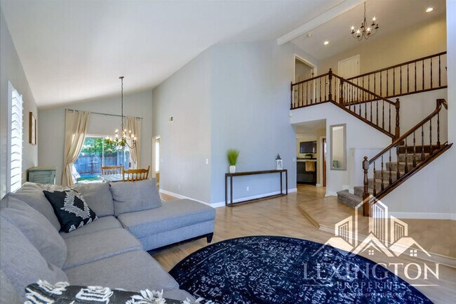 Building Photo - Gorgeous, 4BD/3BA, Home in Esteemed Laguna...