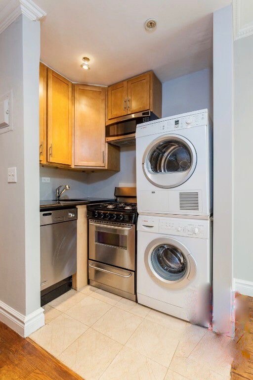 Primary Photo - 215 E 26th St