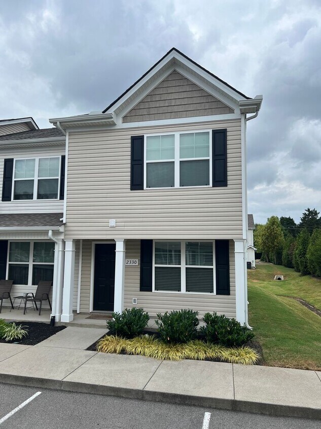 Primary Photo - Heritage Place Townhome