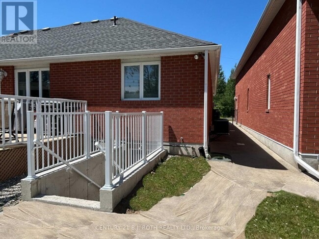 Building Photo - 2403 Sunnidale Rd