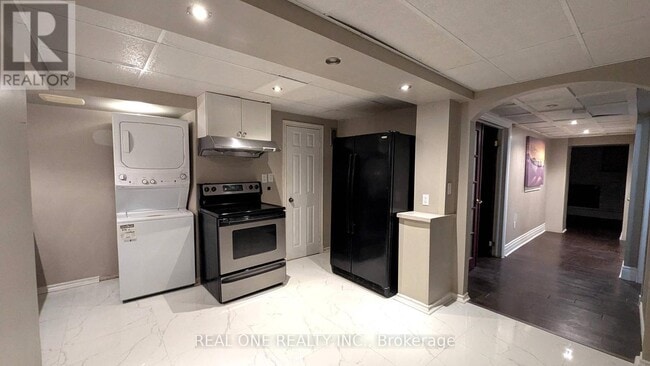Building Photo - 22 Dunstall Crescent