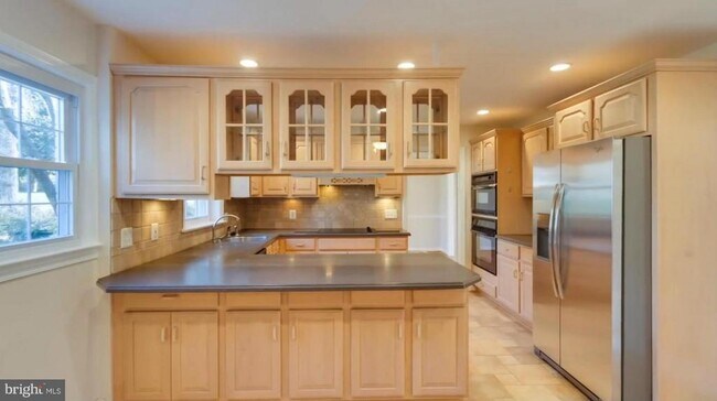 Foto del edificio - 8002 Birnam Wood Dr