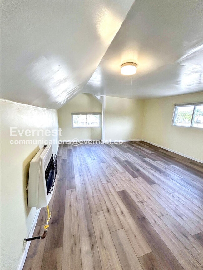 Foto del edificio - 3391 W 117th St