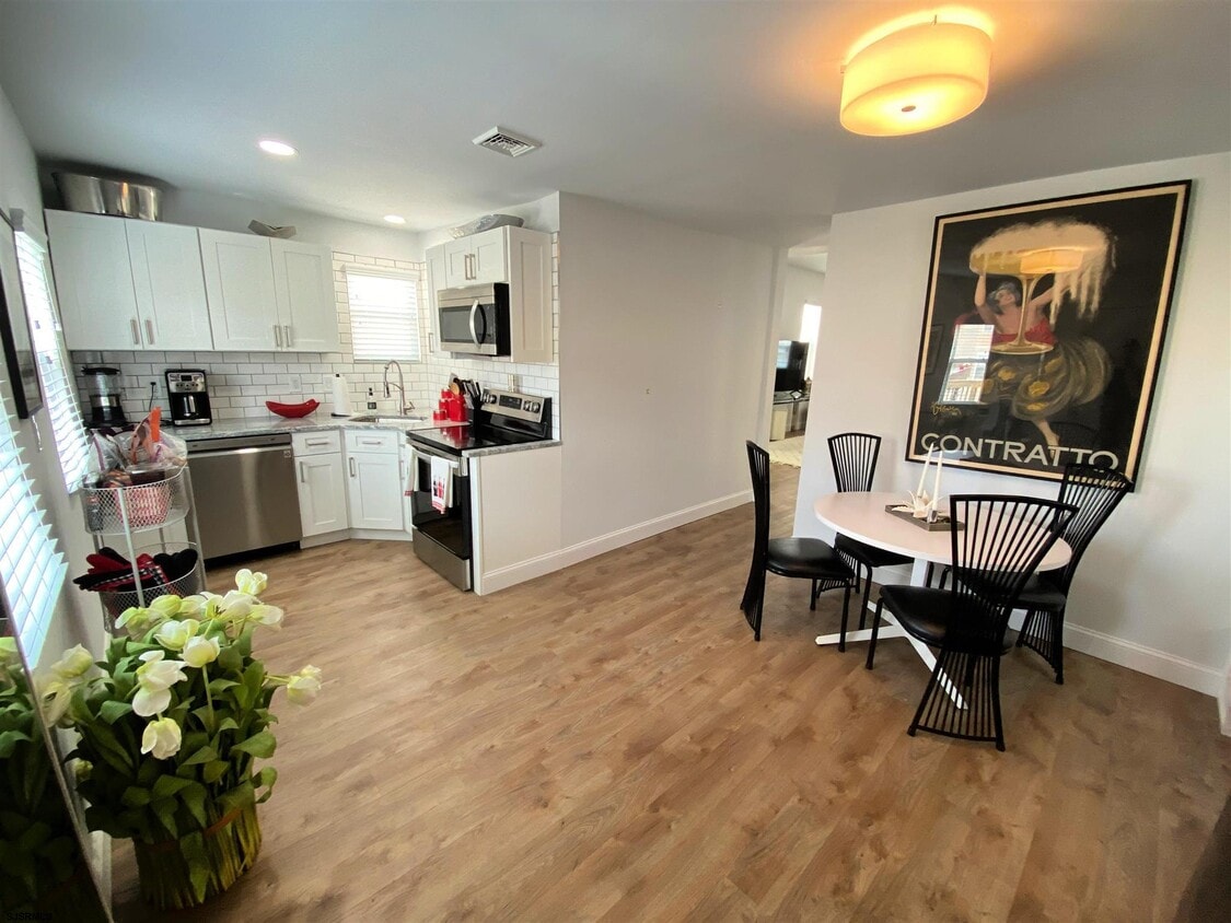 Foto principal - 9313 Ventnor Ave