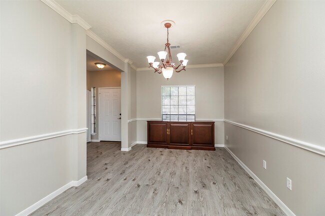 Foto del edificio - 13110 Mills River St