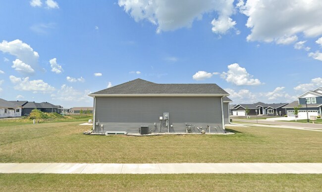 Foto del edificio - 5 Bed 3 Bath Single Family Home