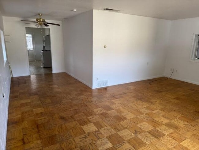 Building Photo - Charming 2 Bedroom 1 Bath Home In Mayer!