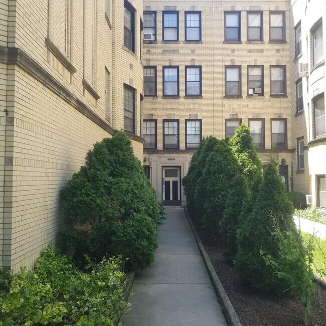 Building Photo - 5448 N Campbell Ave