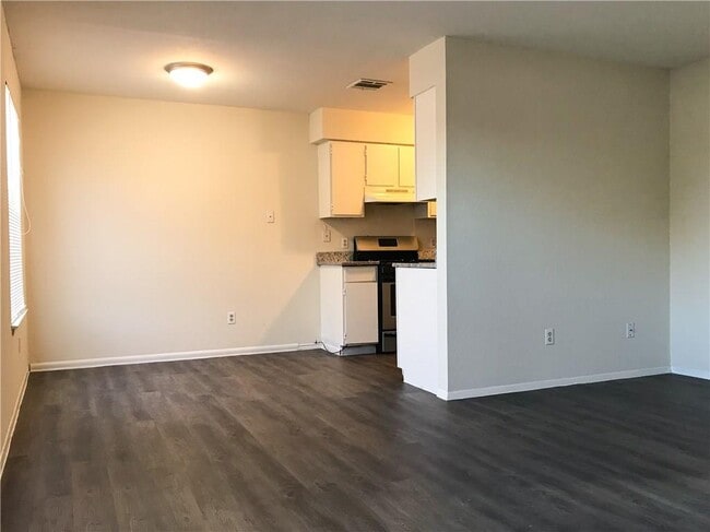 Building Photo - 1203 W 49th St