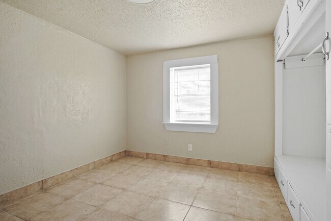 Foto del edificio - 6805 NW 12th St