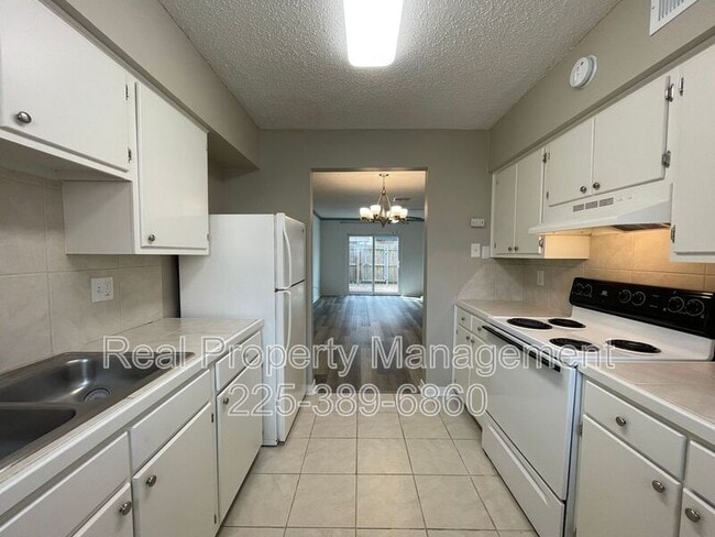 Building Photo - 914 W Tony St