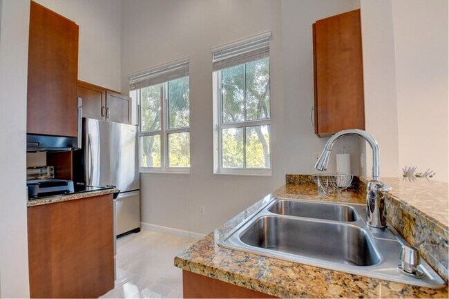 Foto del edificio - 350 N Federal Hwy