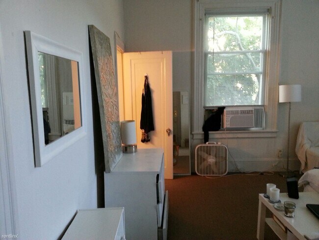 Building Photo - Studio, 1 bath  - 126 Waterman St Apt 6