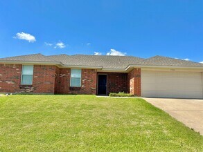 Building Photo - 2608 Castle Pines Dr