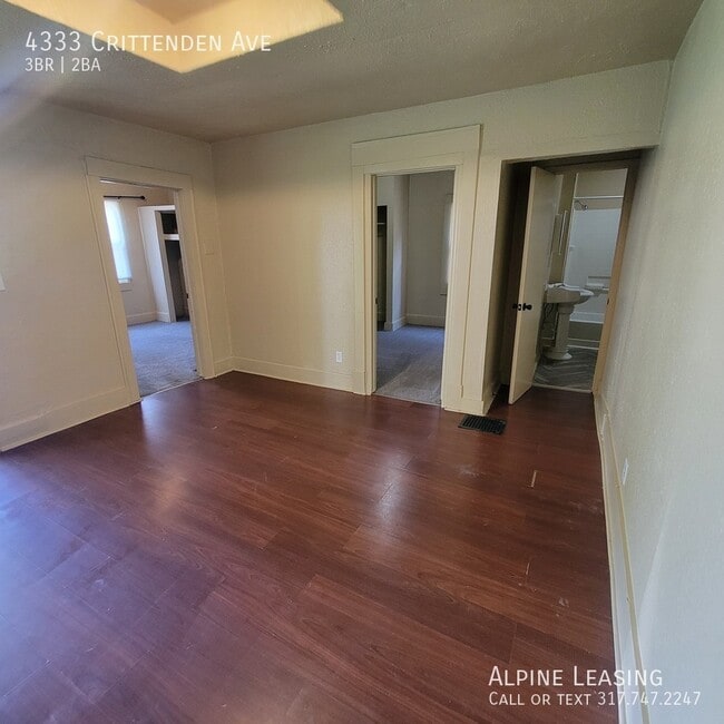 Foto del edificio - 4333 Crittenden Ave