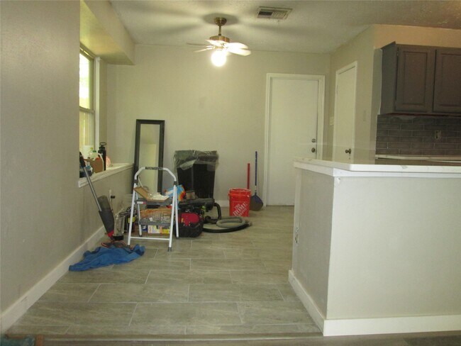 Building Photo - 2506 Portland Dr