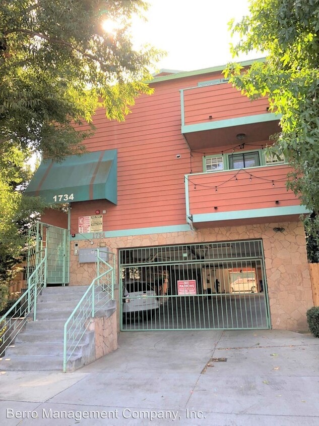 Primary Photo - 1734 E Erie St