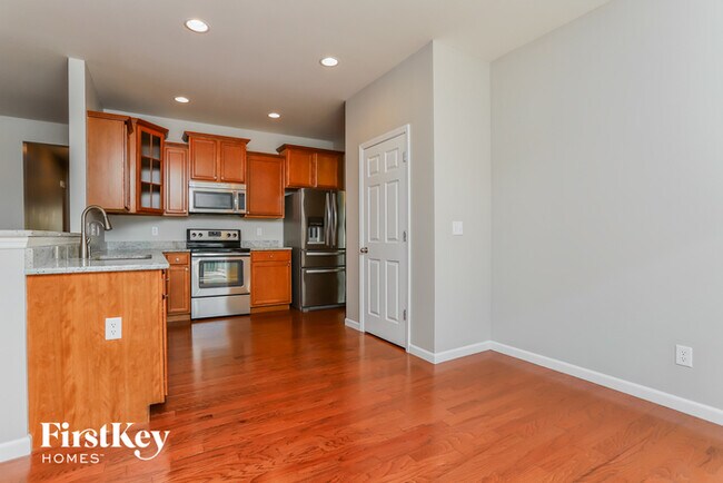 Building Photo - 304 Country Trail Dr