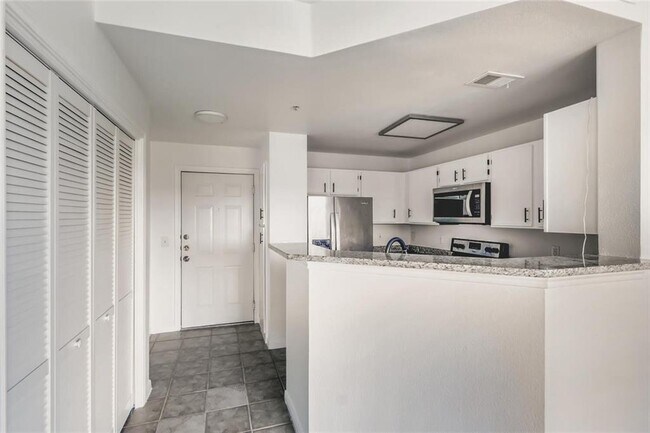 Building Photo - 2320 Gracy Farms Ln