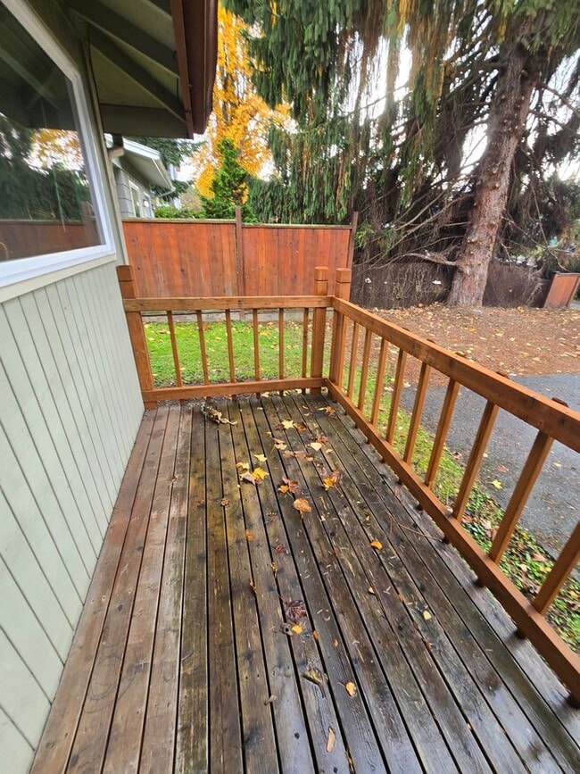 Building Photo - 1610 Lincoln St