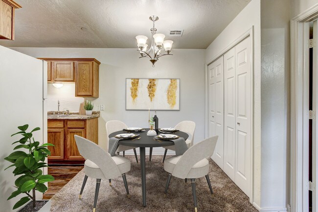 Building Photo - Oak Place