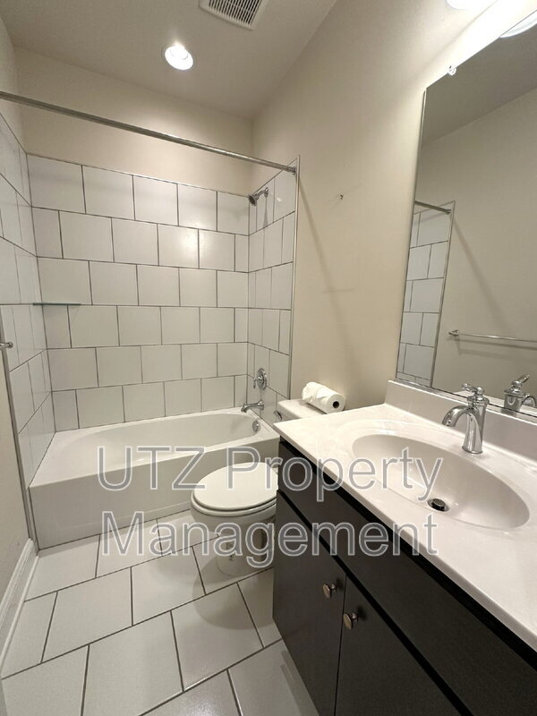 Foto del edificio - 967 Holden Rd