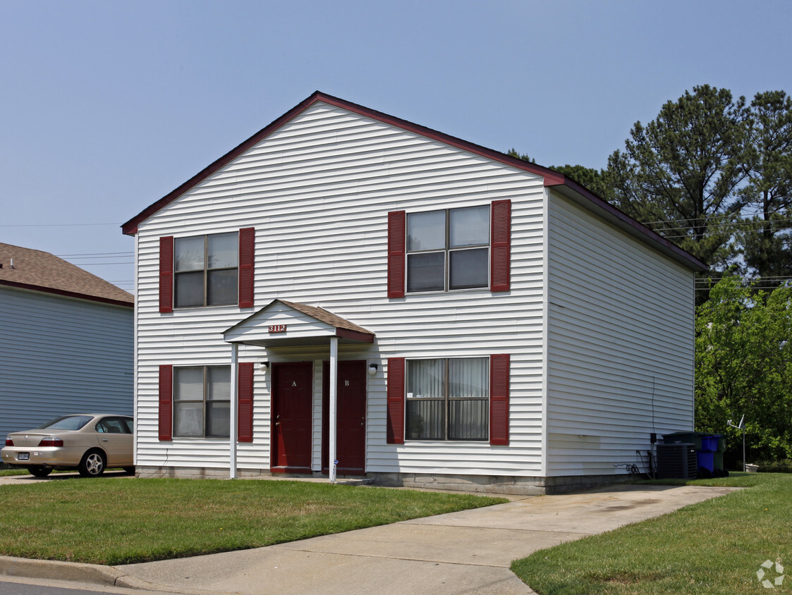 Primary Photo - Crossroads Townhomes