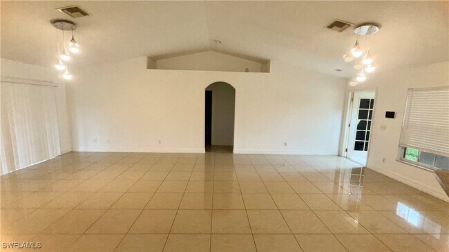 Foto del edificio - 1402 Alan Ave S
