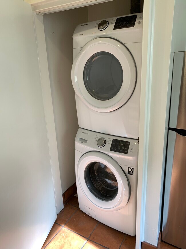 Foto del edificio - 9248 Charleville Blvd