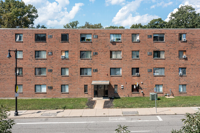 Building Photo - Hyde Park Ave
