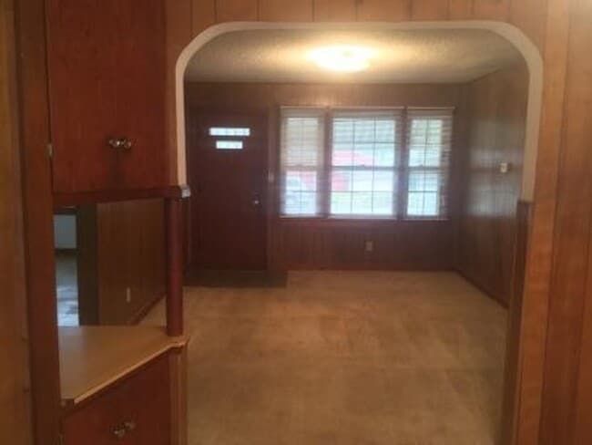 Foto del edificio - Cute 2 bedroom home for only $895 in conve...