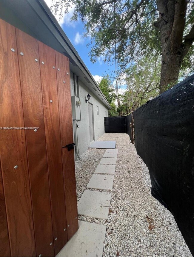 Foto del edificio - 1621 NW 118th St