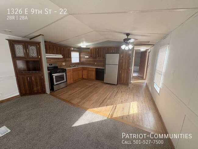 Building Photo - 1326 E 9th St