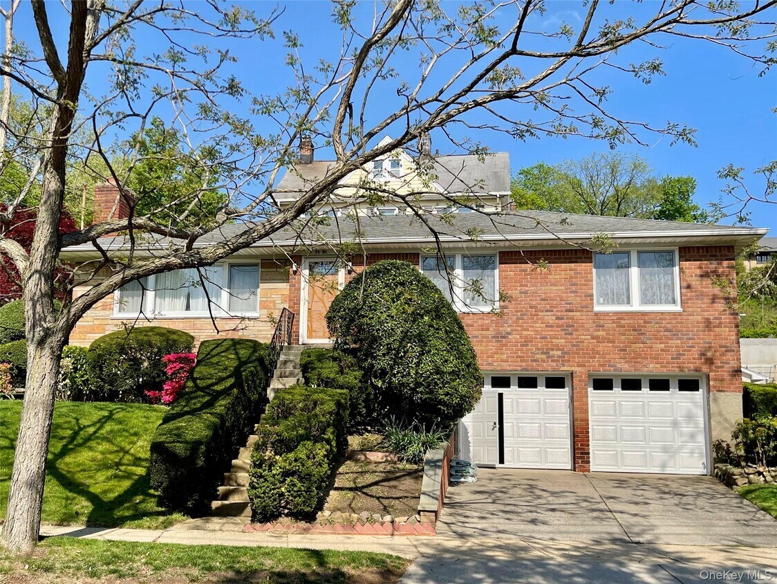 Foto principal - 39-05 Douglaston Pkwy