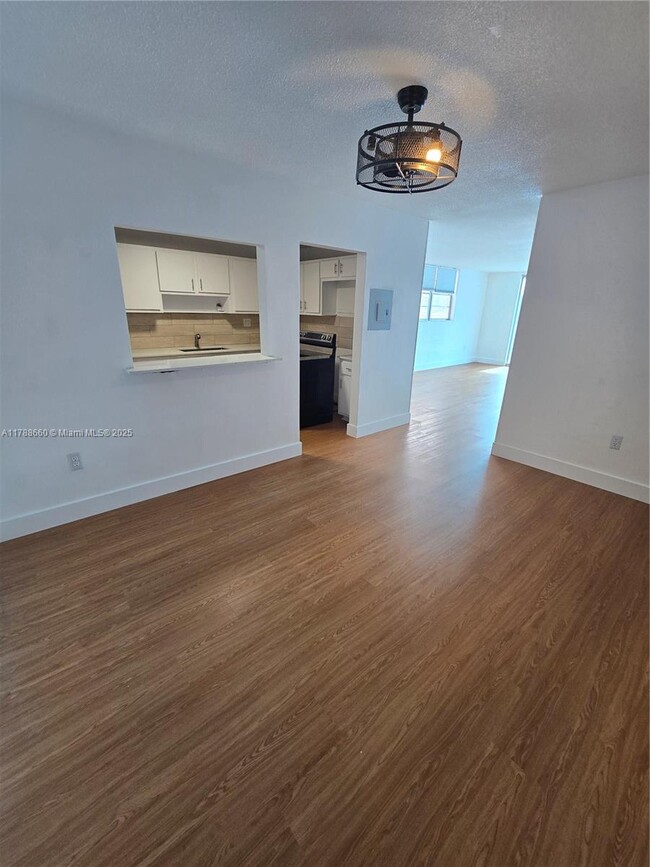 Foto del edificio - 12590 NE 16th Ave