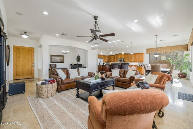 Foto del edificio - 4176 E Clubview Dr